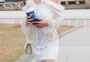 恋爱美图：魔镜街拍带你探索商城推销的制服魅力