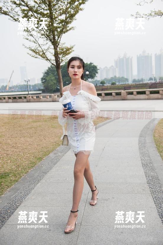 魔镜街拍 恋爱美图:魔镜街拍带你探索商城推销的制服魅力