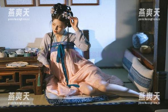观看鹿八岁baby：赛博朋克边缘行者的原图幻影！