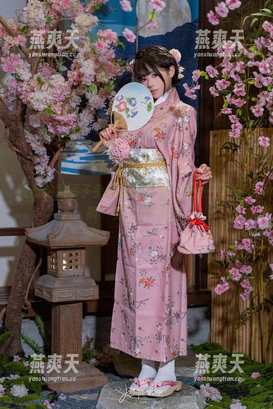 黏黏团子兔 观看黏黏团子兔的旅拍合集,感受一下什么叫‘兔’气十足!